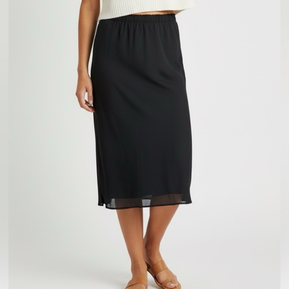 ✨ Posh & Chic Lavender Brand Black Midi Slip Skirt - Size M ✨